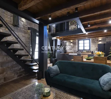 Luksuzni, dvoetažni apartman -Kaštel Stari, 50 m od mora - cover
