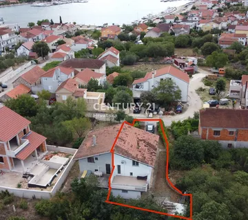 Dvojna kuća s terasama i garažom – Bilice, Stubalj - cover