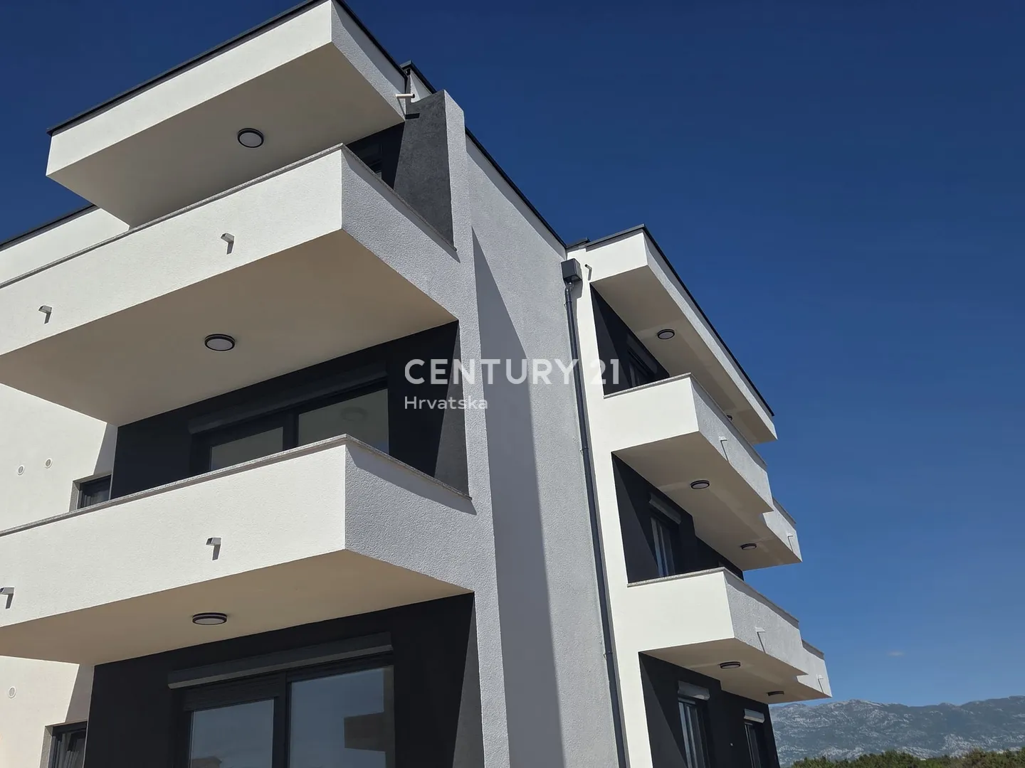 Novalja, Pag | Dvosobni apartman 60,24 m² + natkrivena terasa 10,53 m² | 1. kat | Novogradnja | Energetski razred A | Pogled na more - cover