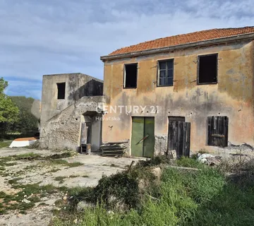 BRODARICA – KUĆA ZA RENOVACIJU S OKUĆNICOM 379 m², 180 m OD MORA - cover