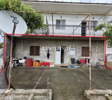 Šibenik – Donje Ražine – Etažiran Stan U Prizemlju S Velikom Terasom I Vrtom - Ražine, Šibenik