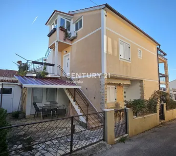 PRODAJA  KUĆA U CENTRU VODICA (5 APARTMANA) – 278 m² - cover