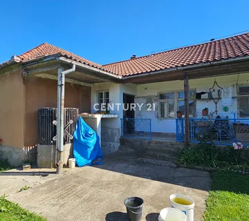 Cerje Nebojse | Obiteljska kuća 95 m² + gospodarske zgrade | Okućnica 5.112 m² | Voćnjak i vrt | Glavna cesta Varaždin–Ivanec | 55.000 € - Cerje Nebojse, Maruševec