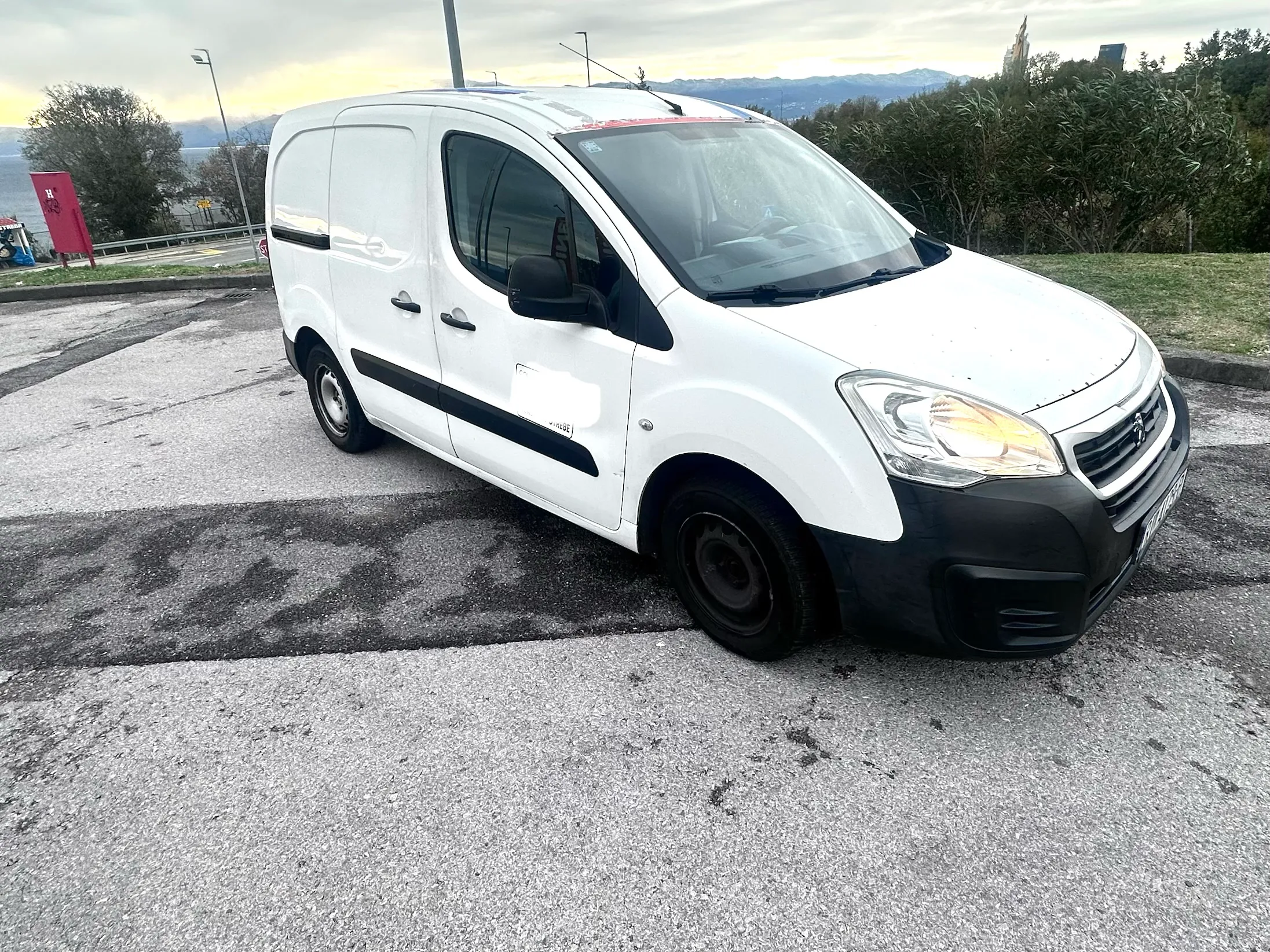 Peugeot Partner 1.6 Bluehdi - cover