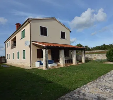 SVETI LOVREČ- KUĆA NA PRODAJI SA OGROMNIM BAZENOM (prodaja) - cover