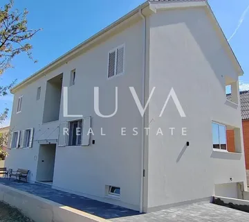 Kaštel Štafilić, kuća 377m2 sa stanovima na prodaju - cover