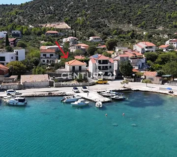 Samostojeća kuća s 2 stana POGLED MORE, 20 m od mora – Vinišće - cover
