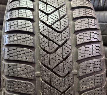 Zimske gume Pirelli Sottozero 3 215/55R17 / 4 komada - cover