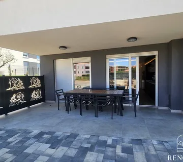 Moderno opremljen stan na dobroj lokaciji, Novigrad - cover