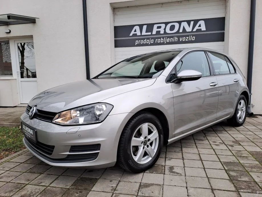 VW Golf 7 1.6 TDi SERVISNA,PARKING SENZORI,5 VRATA,NOVE GUME... - cover