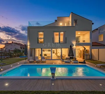 Vila sa bazenom, 5 km od Poreča sa pogledom na more, 315 m2 (prodaja) - cover