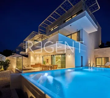 Trogir - Moderna villa sa pogledom na more 341 m2 - cover