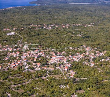 GRAĐEVINSKO ZEMLJIŠTE SA IDEJNIM PROJEKTOM ZA IZGRADNJU DVOJNE KUĆE - cover