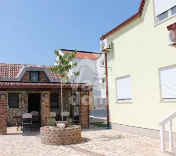 PAG, STAN 99,86 m2 +ZEMLJIŠTE 300 m2 I KAMENE KUĆICE 20 m2 - Košljun, Pag