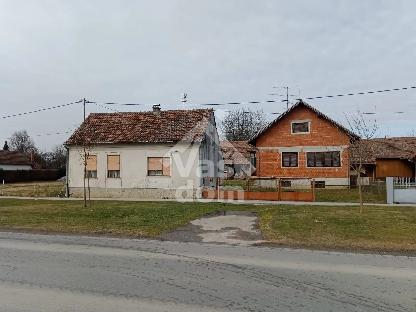 BJELOVAR, KUĆE, GOSPODARSKE ZGRADE I ZEMLJIŠTE 2513 m2-PRILIKA  - cover