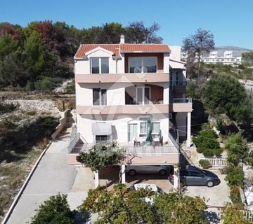 TROGIR, OKRUG GORNJI, KUĆA 430 m2 ,NA OSAMLJENOJ LOKACIJI-INVESTICIJA - cover