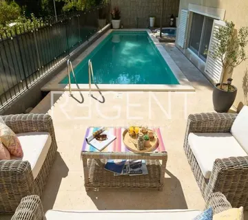 Split, Bačvice - Prekrasna vila u centru Splita - cover