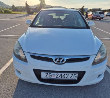 Hyundai i30 1,4, registracija do 11/2025, max oprema - cover