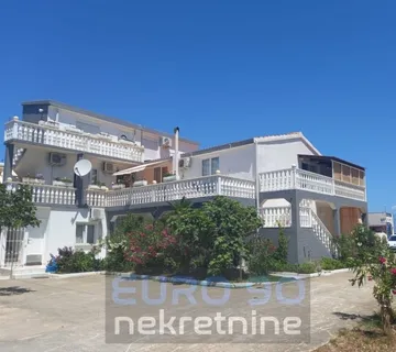 Vir-Samostojeća Kuća Sa 6 Apartmana, Garažom I Velikom Okućnicom