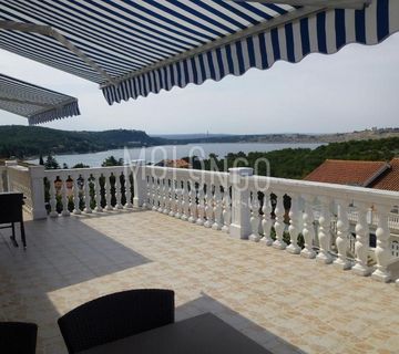 KRK OMIŠALJ villa s 8 apartmana, 150 m od mora - cover