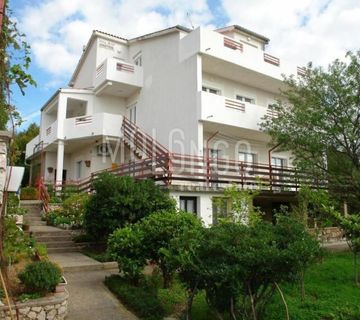 JADRANOVO, samostojeća kuća sa 7 apartmana! - cover