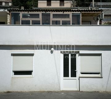 NOVI VINODOLSKI, kuća s dva stana blizu mora - cover