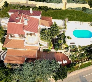 KLENOVICA, apartmanska kuća s bazenom - cover
