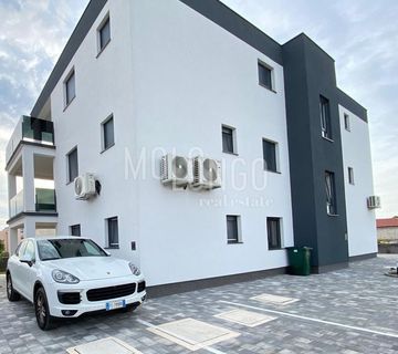 PRIVLAKA, apartman s vrtom u blizini plaže - cover