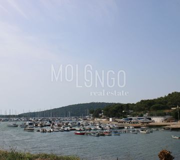 ISTRA, MEDULIN građevinsko zemljište s građevinskom dozvolom, 100m od mora - cover