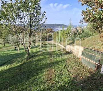 ISTRA, prekrasno građevinsko imanje s malom kućicom - cover