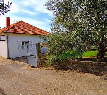 Zadar-BULEVAR, dvojna kuća-prizemnica s prostranom okućnicom - cover