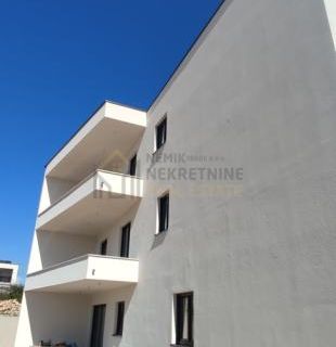 VODICE, DVOETAŽNI STAN SA DVIJE SPAVAĆE SOBE (prodaja) - cover