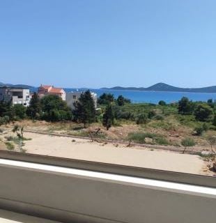 VODICE, TROSOBAN STAN NA 2. KATU SA POGLEDOM NA MORE - cover