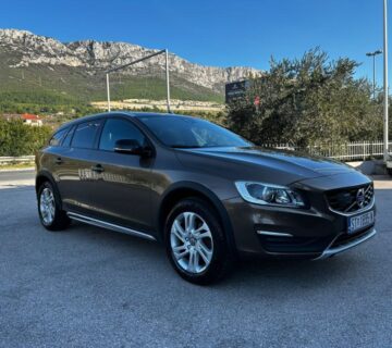 Volvo V60 Cross Country D3 Momentum Pro automatik - cover