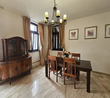 Dugoročno s režijama! Kaštel Stari, 50.00 m2 - cover