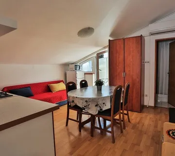 Stan: Novi Vinodolski, 30,47 m2 jednoiposobni apartman, 100 m od mora - cover