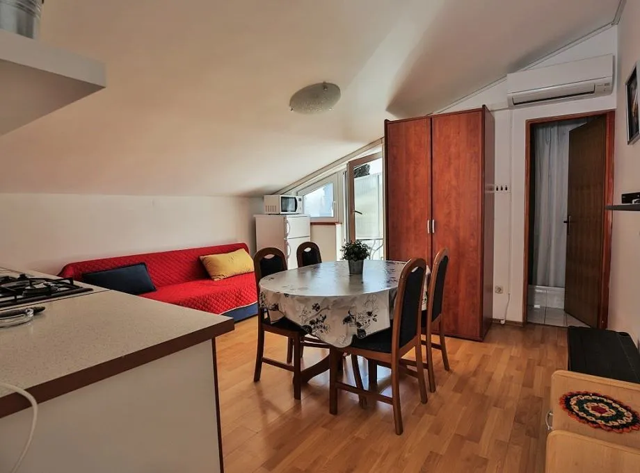 Stan: Novi Vinodolski, 30,47 m2 jednoiposobni apartman, 100 m od mora - cover