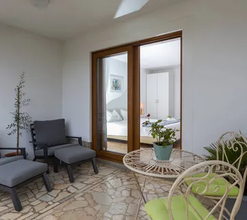 Apartman Zomzi 1 - cover