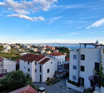 Podstrana, luksuzna kuća s pogledom na more, 340 m2, 950.000 EUR - cover