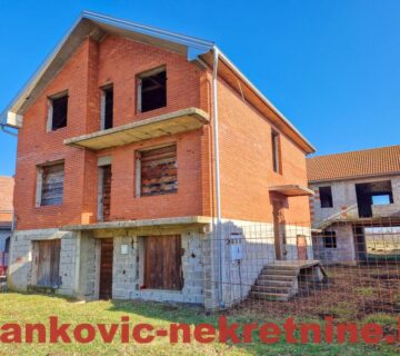 VUKOVAR, KUĆA + ZGRADA 600 m2, NOVI KROV, LEGALNO, OGROMAN POTENCIJAL! (prodaja) - cover