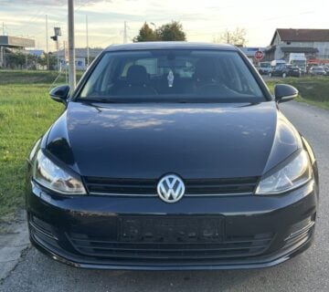 VW Golf 7 1,6 TDI TEMPOMAT MF VOLAN ALU PARK SENZORI BT - cover