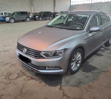 VW Passat 1,6 TDI DSG •JAMSTVO 12 MJ.• NAVI, PDC, ALU, TEMP, U PDV-u - cover