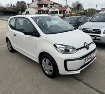 VW Up! 1,0 - cover