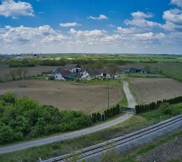 Imanje: Osijek, 2000 m2 na građevinskom zemljištu površine 35 960 m2 - cover