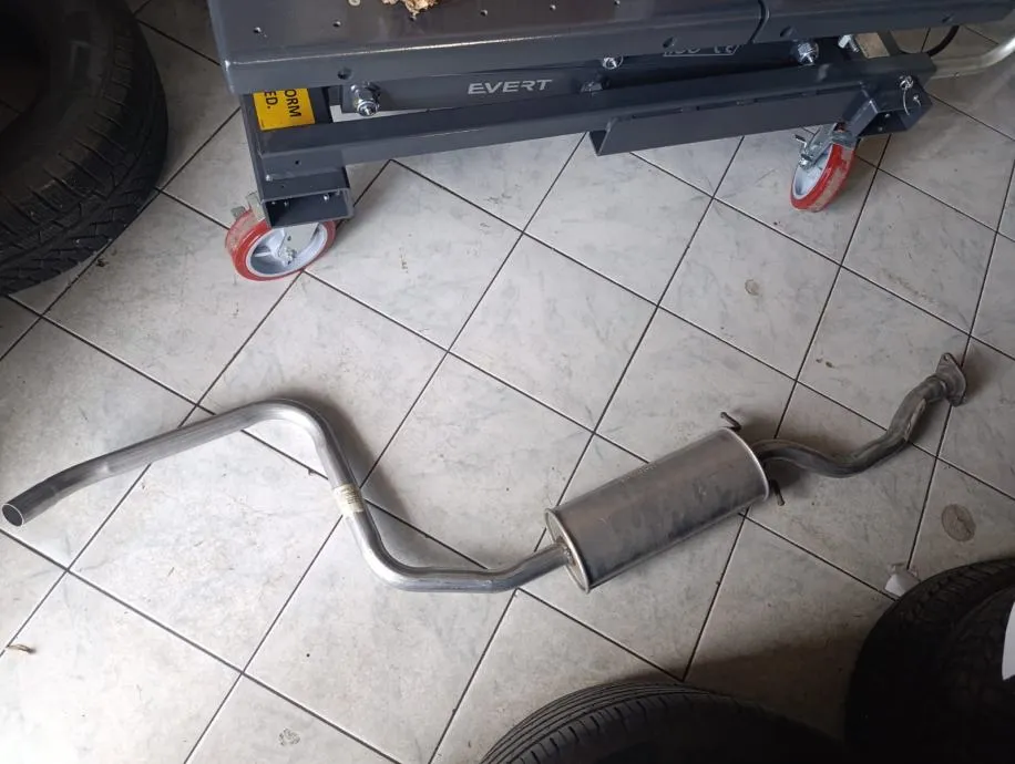 Razni auspusi - cover