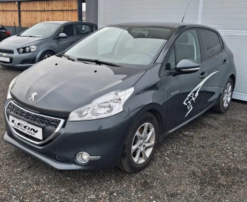 Peugeot 208 1,2 VTi, 2014 g, 94000, kartice 24/36 rata - cover