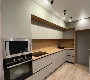 Kuhinja super mat sa crnom golom - cover