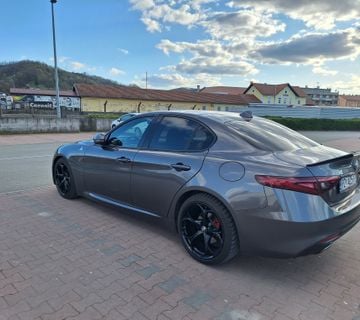 Alfa Romeo Giulia - cover