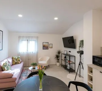 POREČ OKOLICA- STAN NA DRUGOM KATU PRODAJE SE (prodaja) - cover