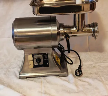 Mašina za mljevenje mesa broj 8 Novo!! - cover